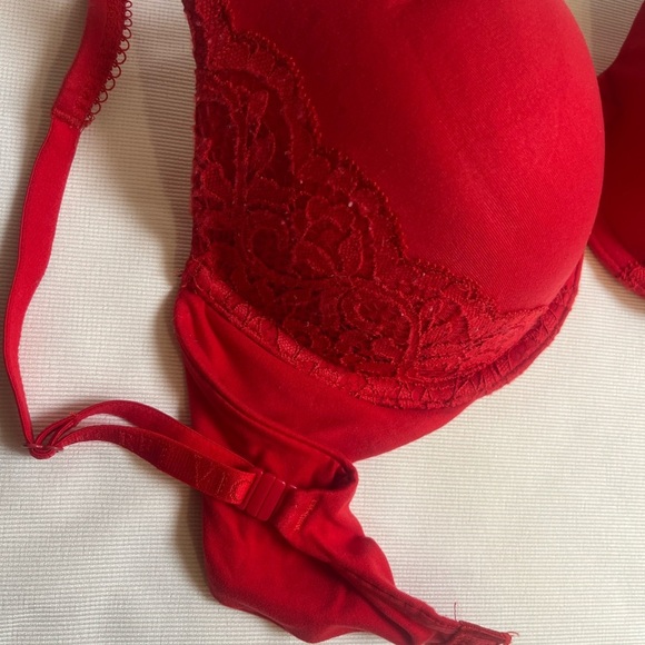 Victoria's Secret Red Underwire T-Shirt Bra - Picture 5 of 8